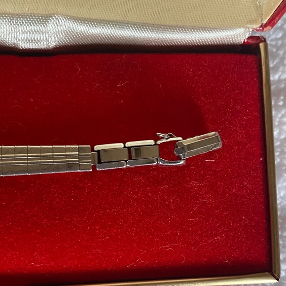 Vintage Silver-Tone Women's Small Bracelet Watch - Silver - Picture 4 of 7